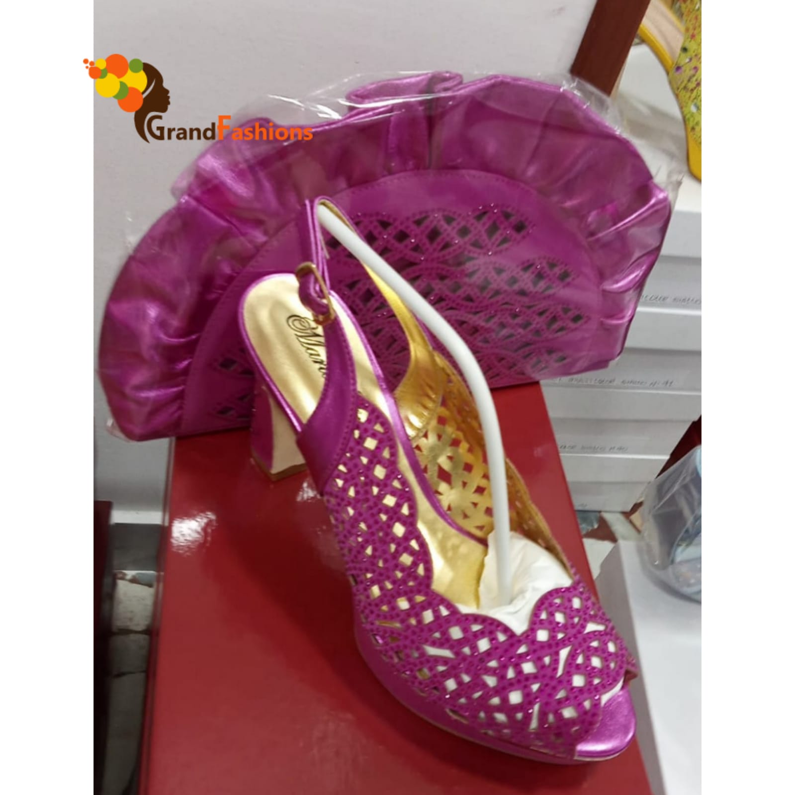 Queen Lolade Women's Perforated Italian Shoe & Bag Set