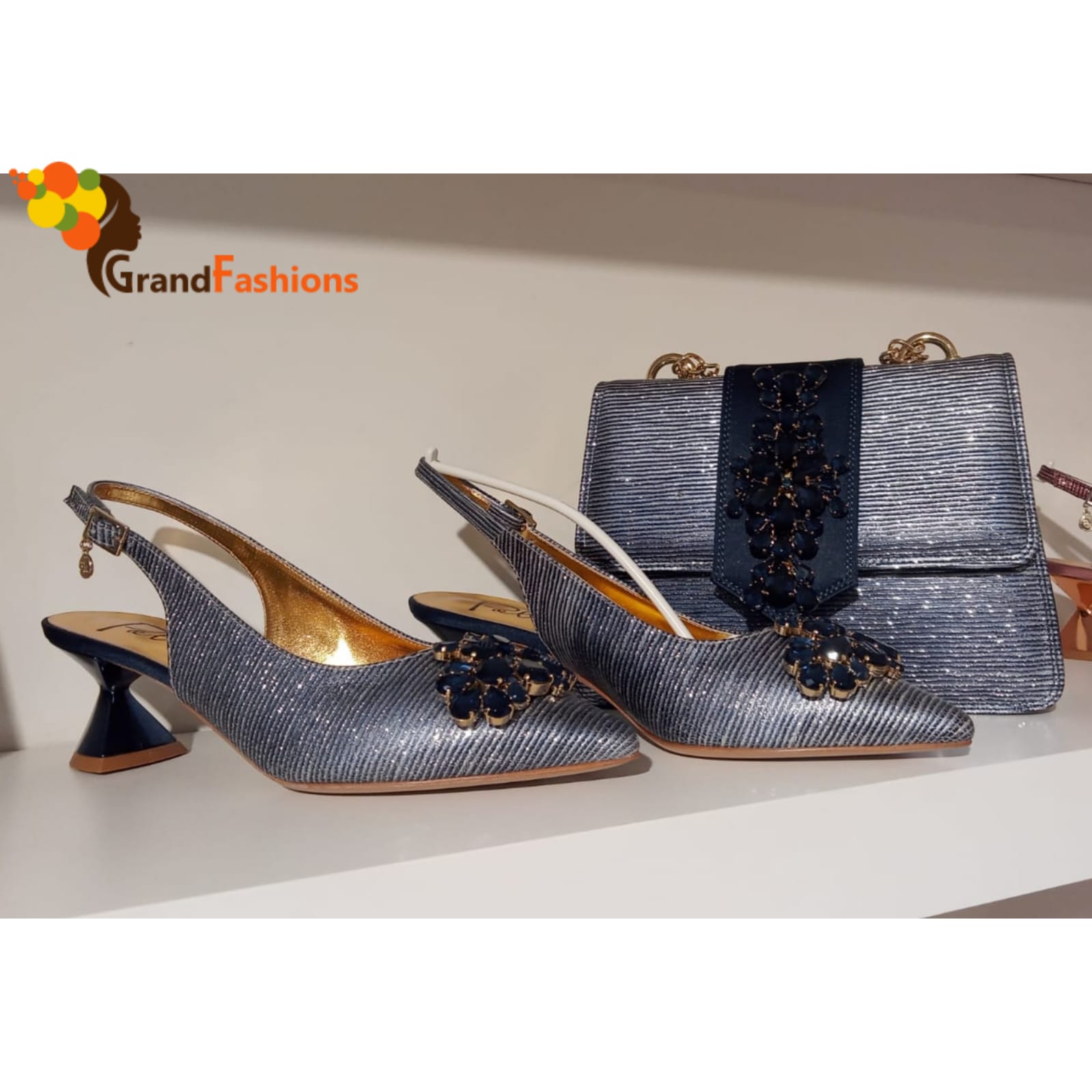 Queen Kikie Women's Italian Luxury Shoe & Purse Set With Broach