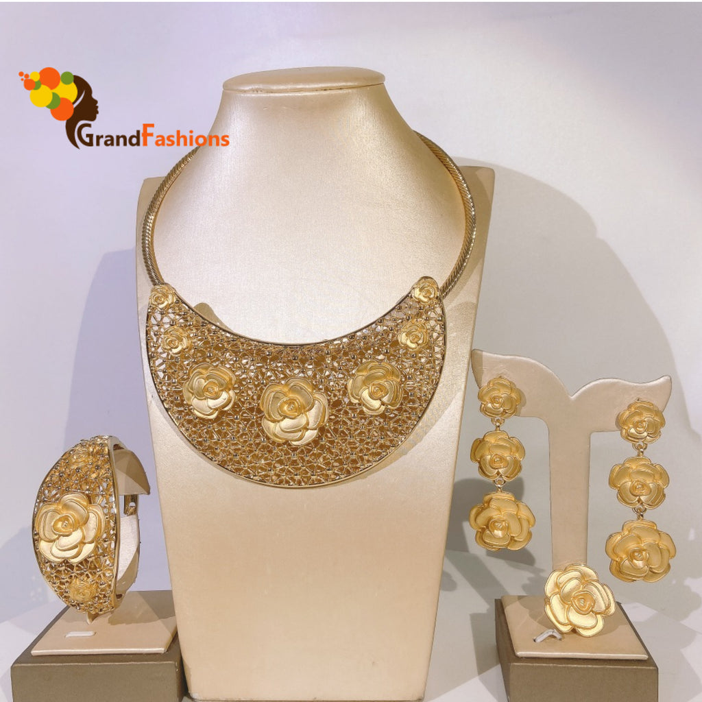 Queen Norah Womens Gold Necklace Set